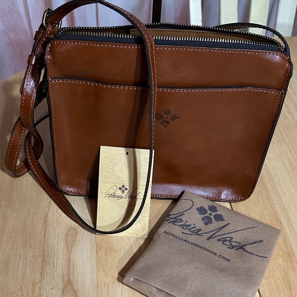 Patricia Nash Other - Patricia Nash Tan Leather Messenger Bag